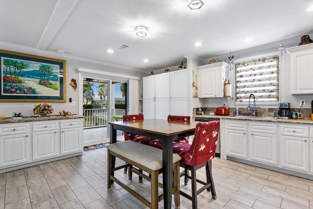 For Sale: $279,500 (2 beds, 2 baths, 1196 Square Feet)