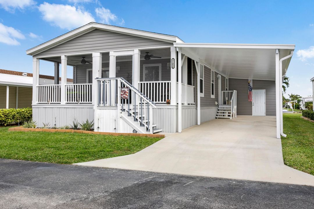 For Sale: $279,500 (2 beds, 2 baths, 1196 Square Feet)