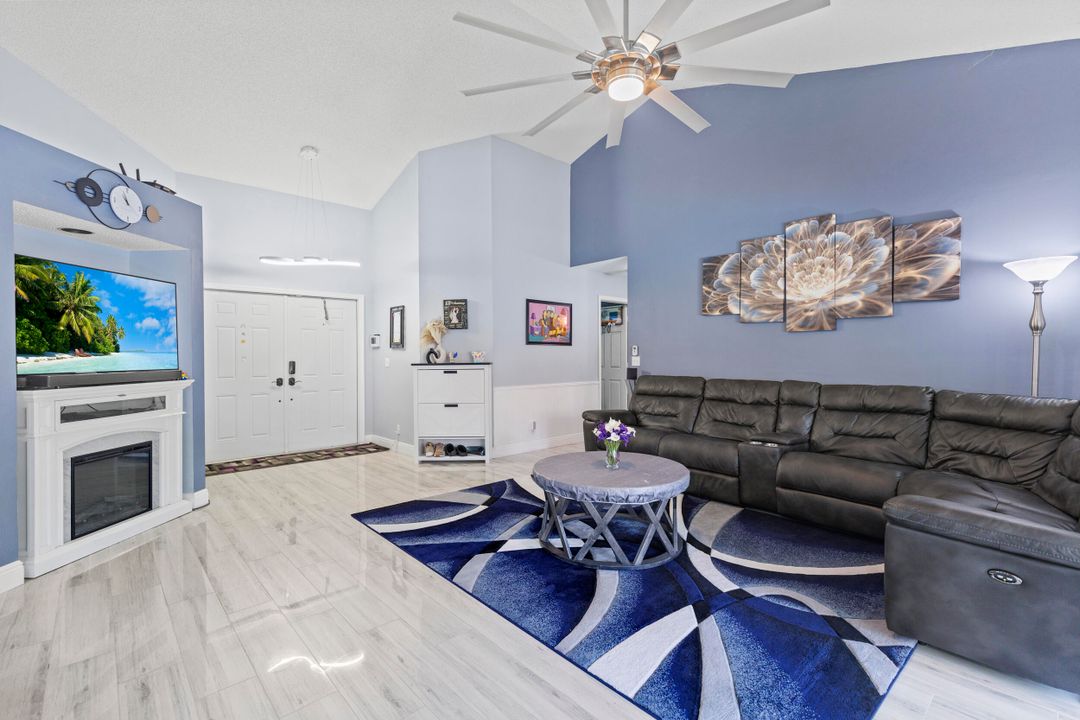 Activo con contrato: $668,000 (3 camas, 2 baños, 1926 Pies cuadrados)