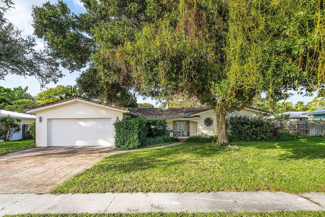 合同活跃: $799,000 (3 贝兹, 2 浴室, 1968 平方英尺)