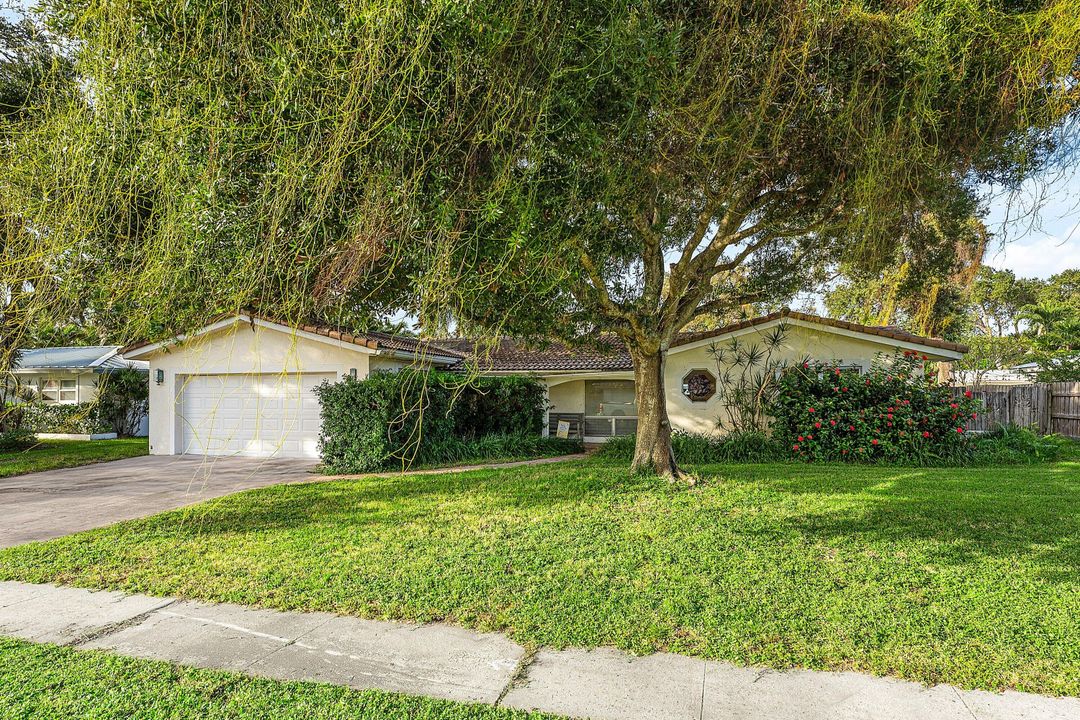 合同活跃: $799,000 (3 贝兹, 2 浴室, 1968 平方英尺)