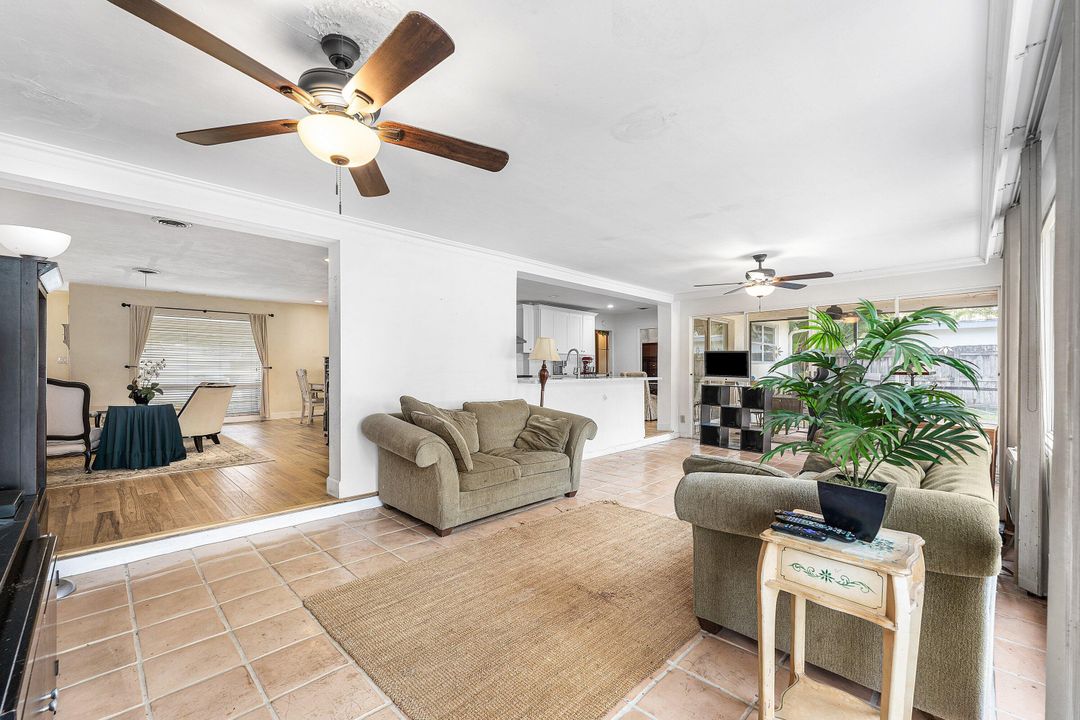 合同活跃: $799,000 (3 贝兹, 2 浴室, 1968 平方英尺)