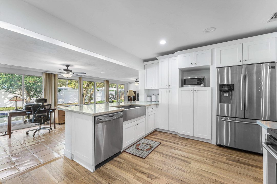 合同活跃: $799,000 (3 贝兹, 2 浴室, 1968 平方英尺)