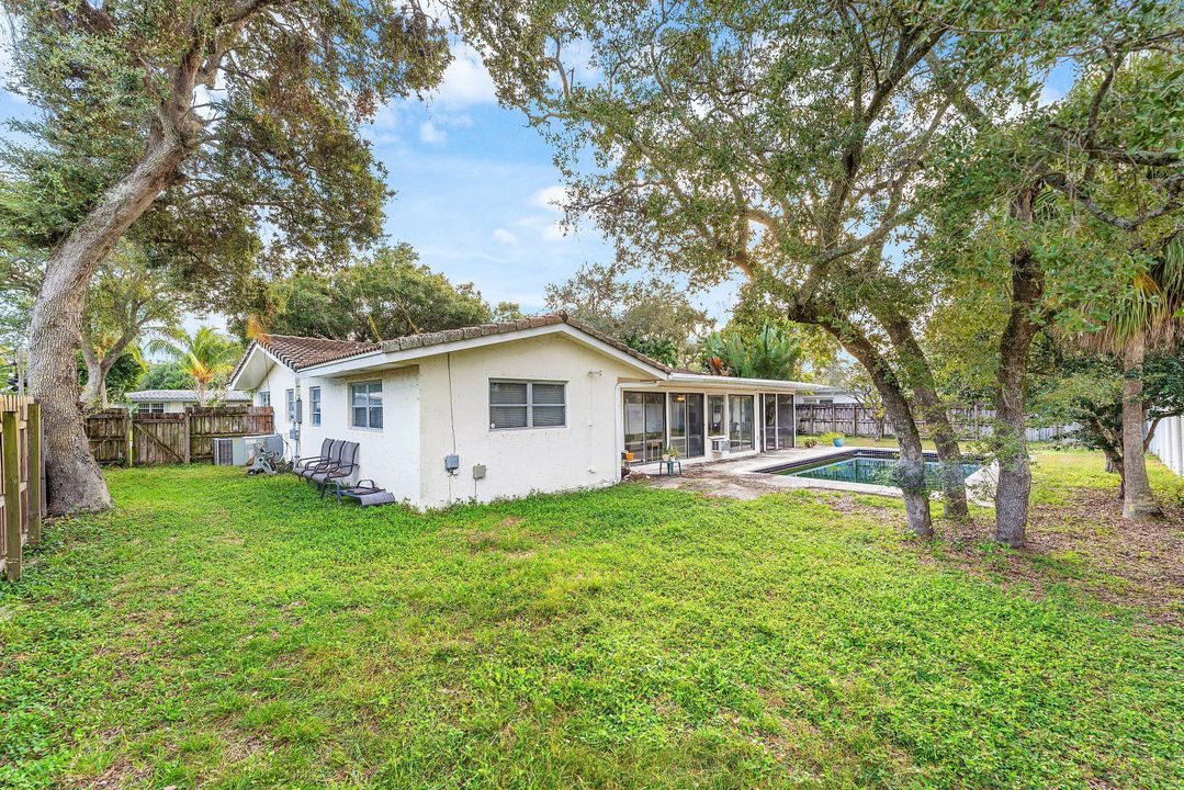 合同活跃: $799,000 (3 贝兹, 2 浴室, 1968 平方英尺)