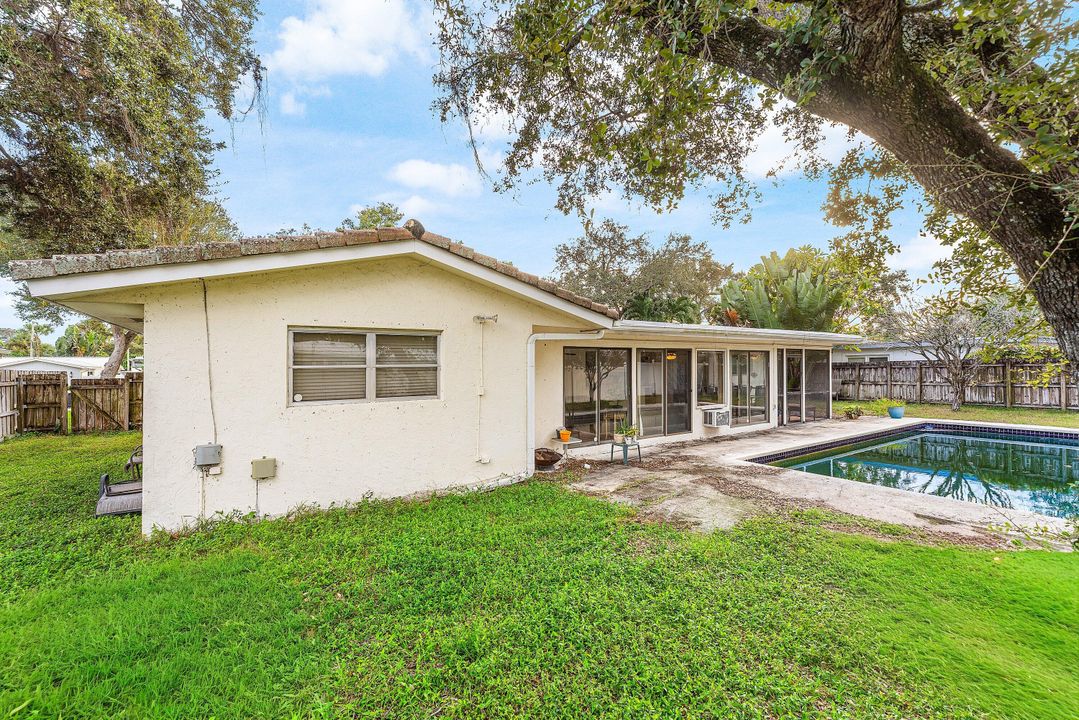 合同活跃: $799,000 (3 贝兹, 2 浴室, 1968 平方英尺)