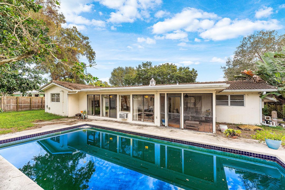 合同活跃: $799,000 (3 贝兹, 2 浴室, 1968 平方英尺)