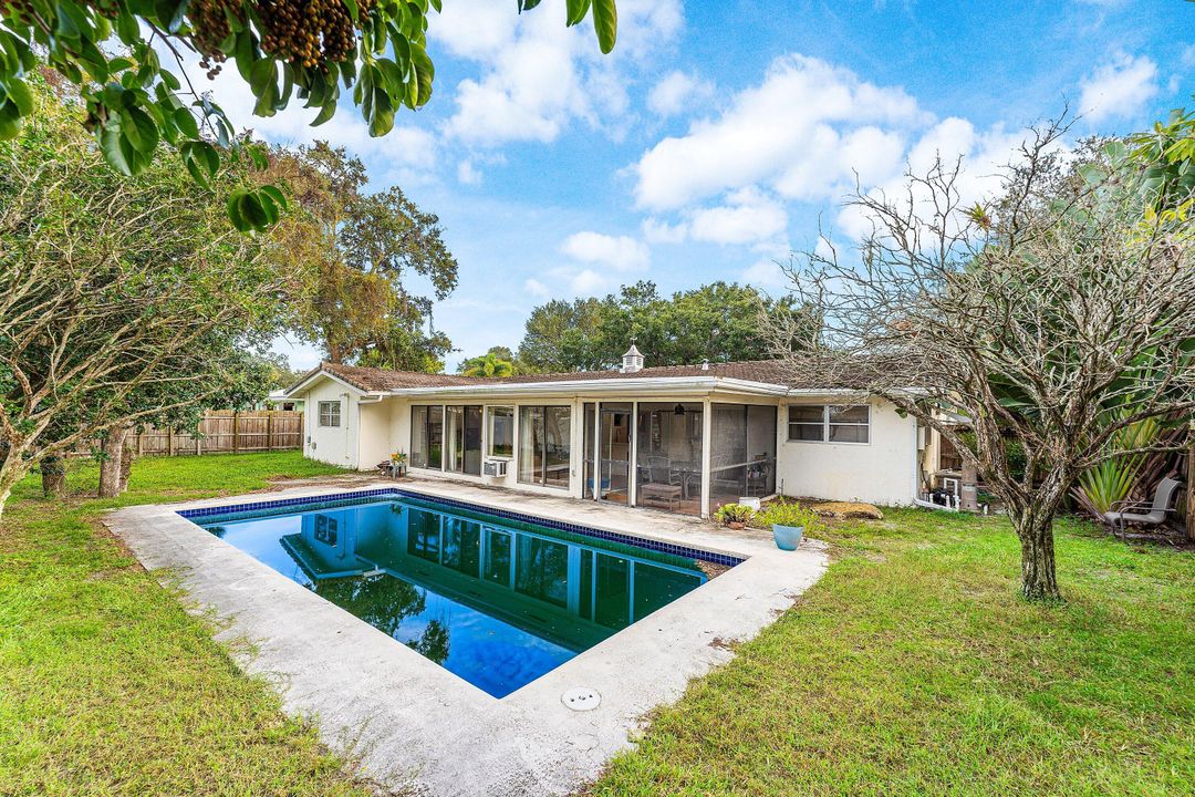 合同活跃: $799,000 (3 贝兹, 2 浴室, 1968 平方英尺)