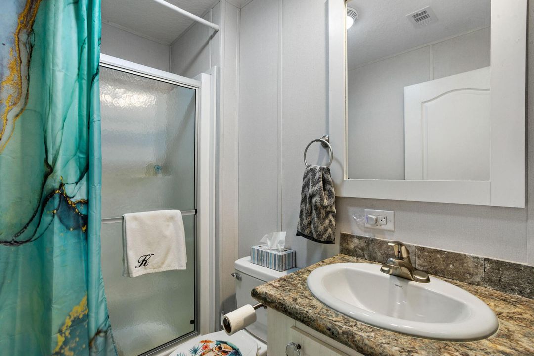 For Sale: $279,500 (2 beds, 2 baths, 1196 Square Feet)