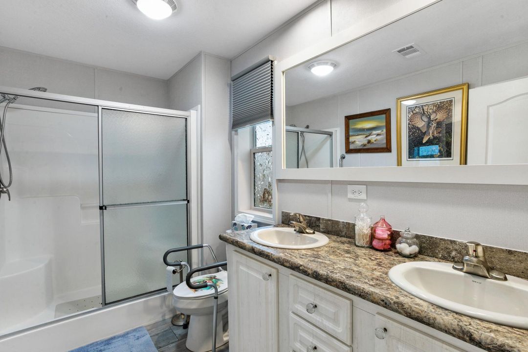 For Sale: $279,500 (2 beds, 2 baths, 1196 Square Feet)