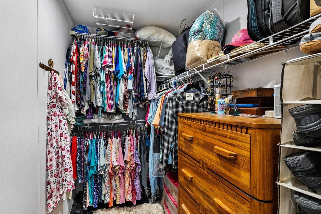 For Sale: $279,500 (2 beds, 2 baths, 1196 Square Feet)