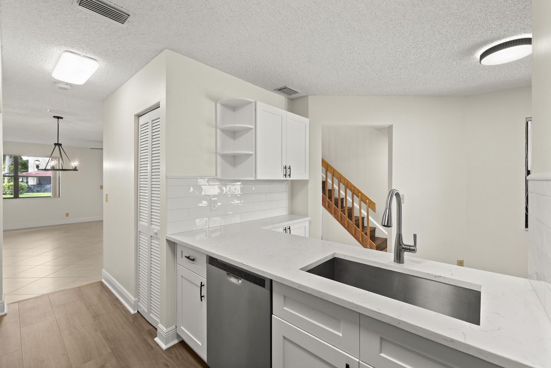 Active With Contract: $405,000 (3 beds, 2 baths, 1661 Square Feet)