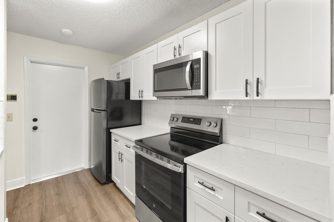 Active With Contract: $405,000 (3 beds, 2 baths, 1661 Square Feet)