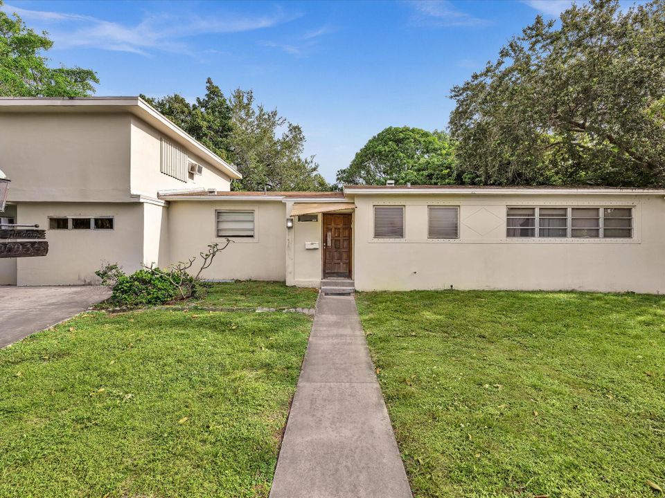 合同活跃: $585,000 (4 贝兹, 2 浴室, 2598 平方英尺)