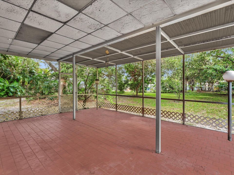 合同活跃: $585,000 (4 贝兹, 2 浴室, 2598 平方英尺)