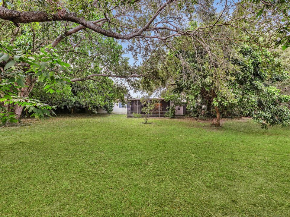 合同活跃: $585,000 (4 贝兹, 2 浴室, 2598 平方英尺)