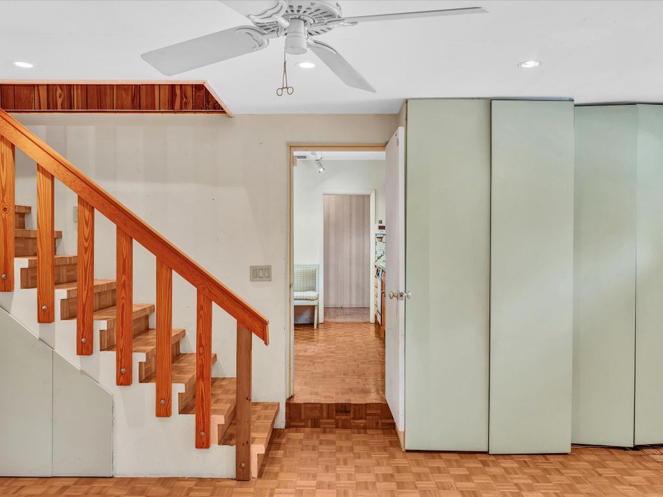 合同活跃: $585,000 (4 贝兹, 2 浴室, 2598 平方英尺)