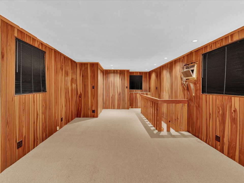 合同活跃: $585,000 (4 贝兹, 2 浴室, 2598 平方英尺)