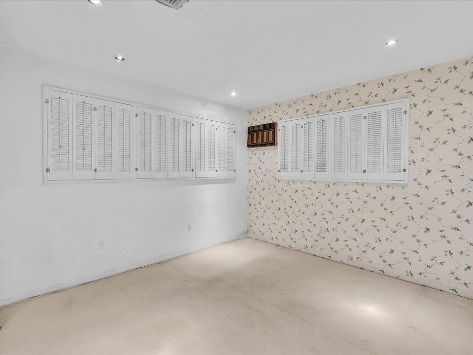 合同活跃: $585,000 (4 贝兹, 2 浴室, 2598 平方英尺)