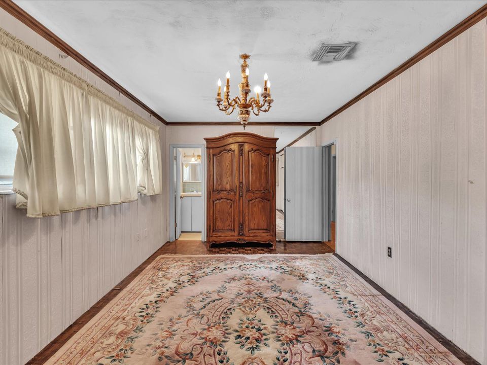 合同活跃: $585,000 (4 贝兹, 2 浴室, 2598 平方英尺)