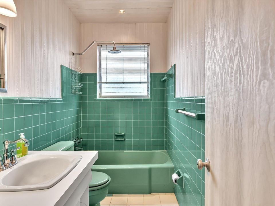 合同活跃: $585,000 (4 贝兹, 2 浴室, 2598 平方英尺)