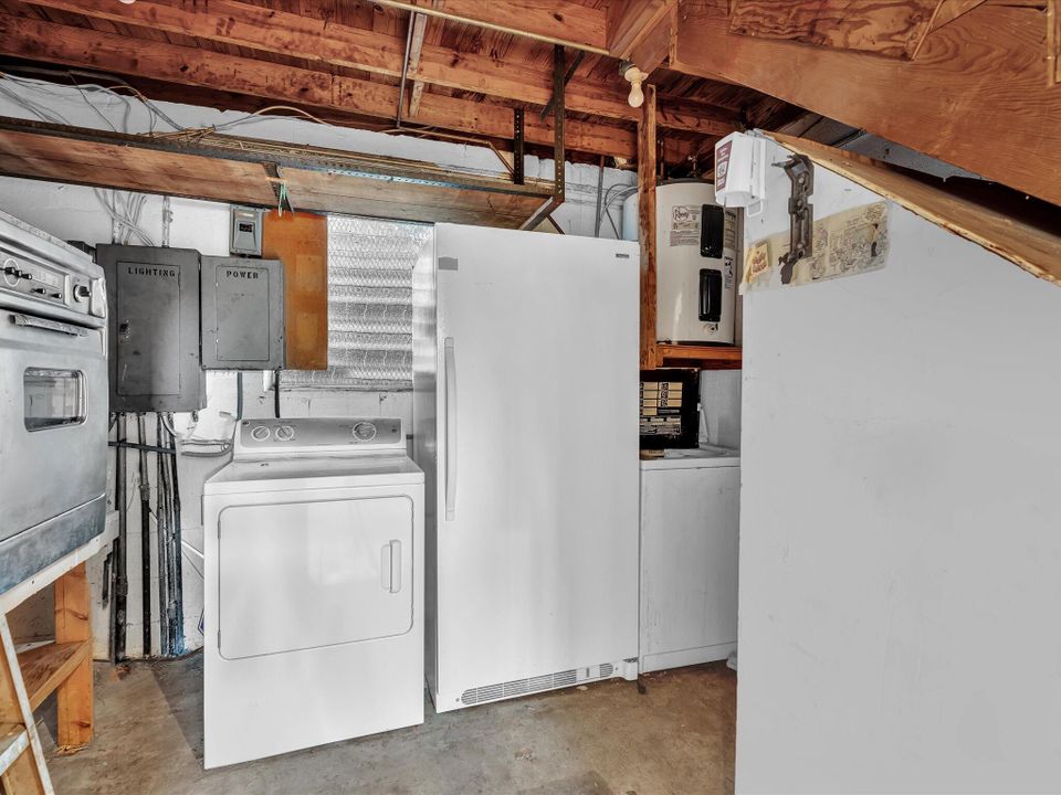 合同活跃: $585,000 (4 贝兹, 2 浴室, 2598 平方英尺)