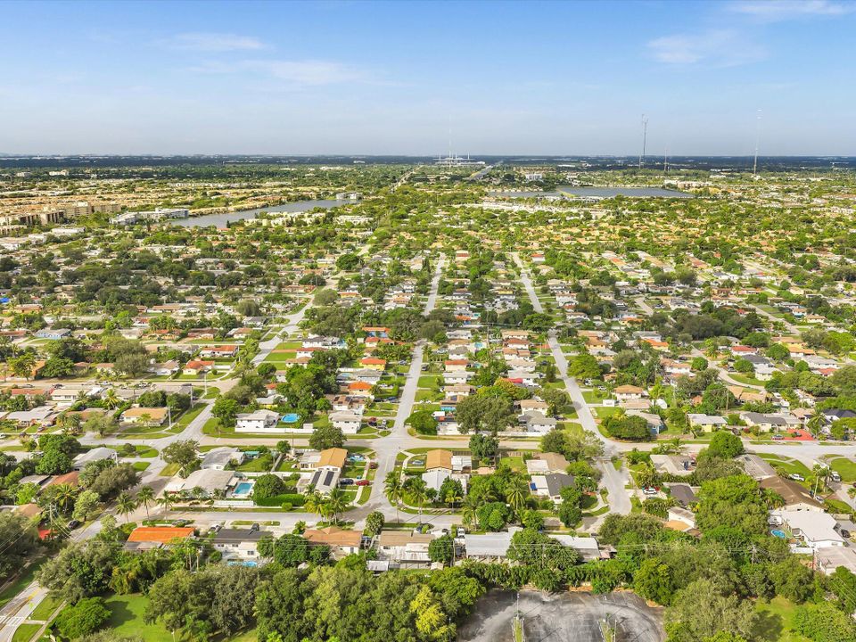 合同活跃: $585,000 (4 贝兹, 2 浴室, 2598 平方英尺)