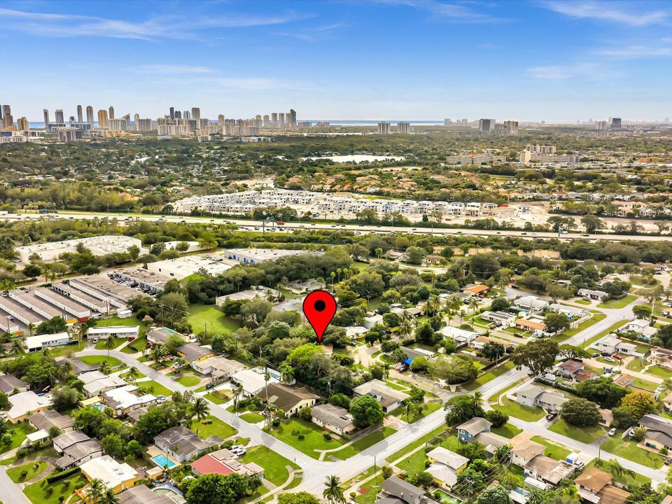 合同活跃: $585,000 (4 贝兹, 2 浴室, 2598 平方英尺)