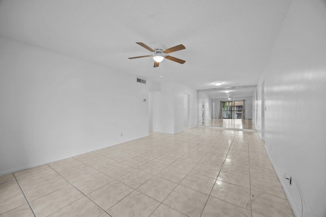 En Venta: $197,900 (2 camas, 2 baños, 1008 Pies cuadrados)