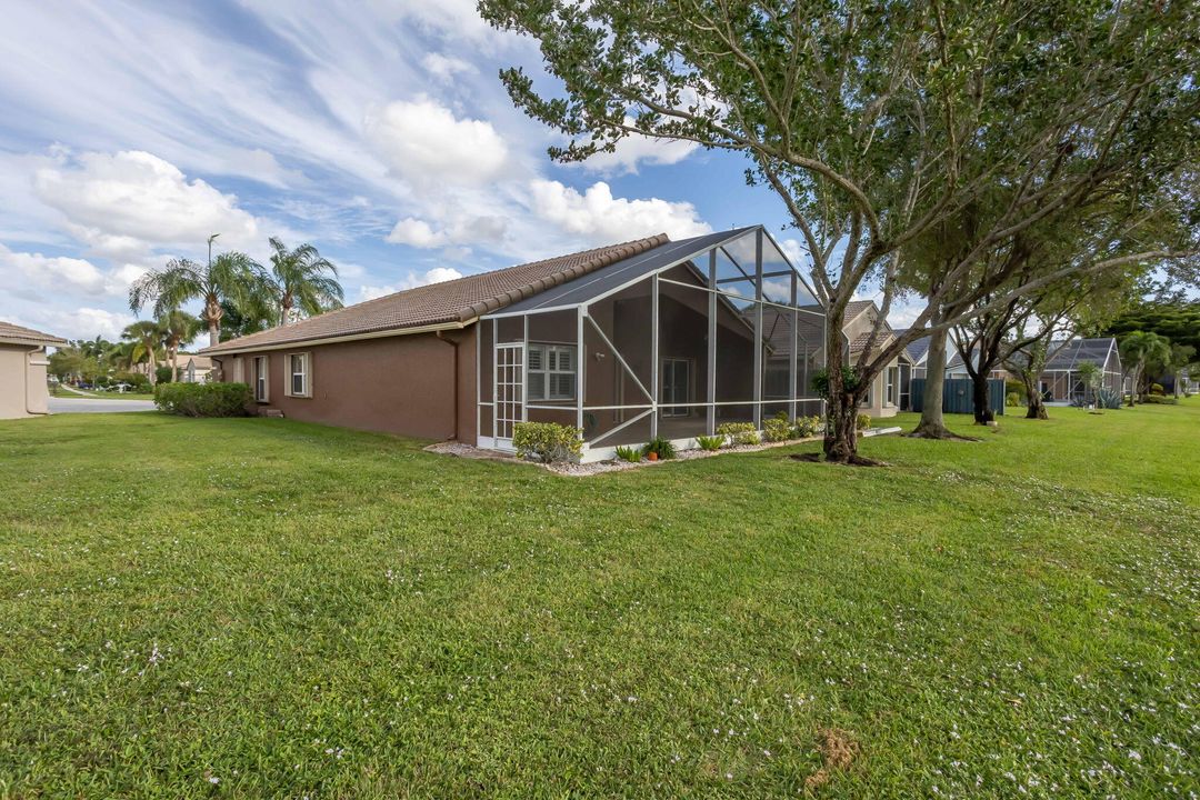 合同活跃: $450,000 (3 贝兹, 2 浴室, 2097 平方英尺)