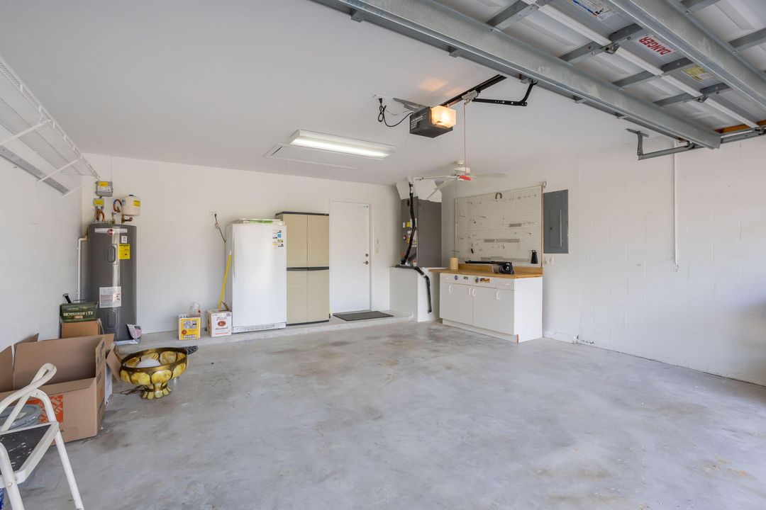 合同活跃: $450,000 (3 贝兹, 2 浴室, 2097 平方英尺)