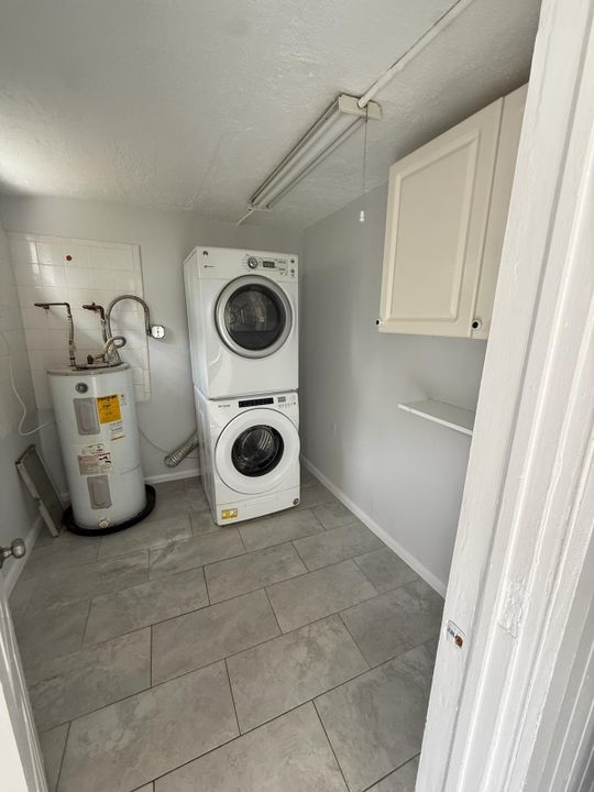 For Rent: $2,200 (2 beds, 1 baths, 1213 Square Feet)