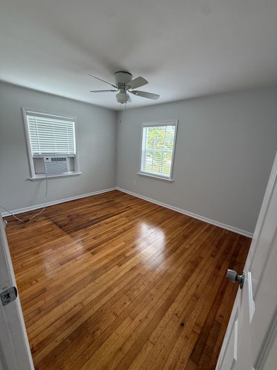 For Rent: $2,200 (2 beds, 1 baths, 1213 Square Feet)