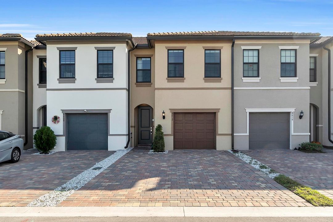 For Sale: $475,000 (3 beds, 2 baths, 1826 Square Feet)