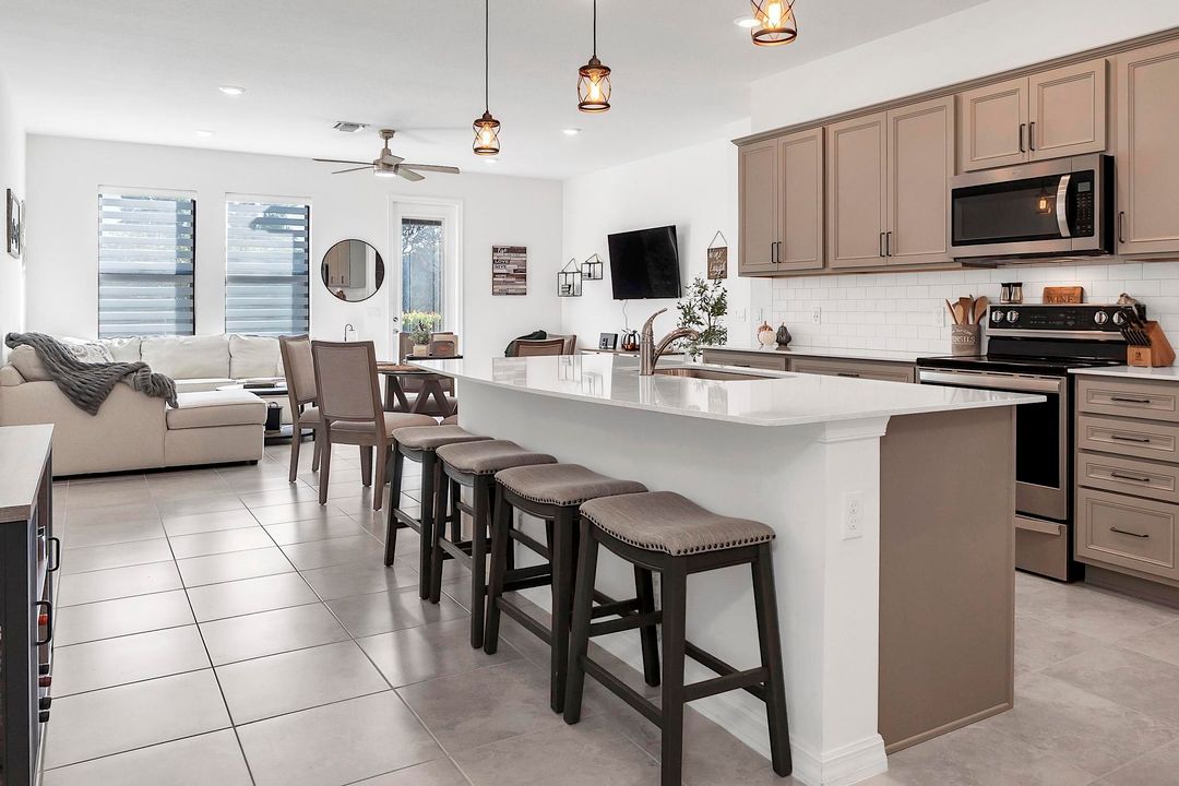 For Sale: $475,000 (3 beds, 2 baths, 1826 Square Feet)