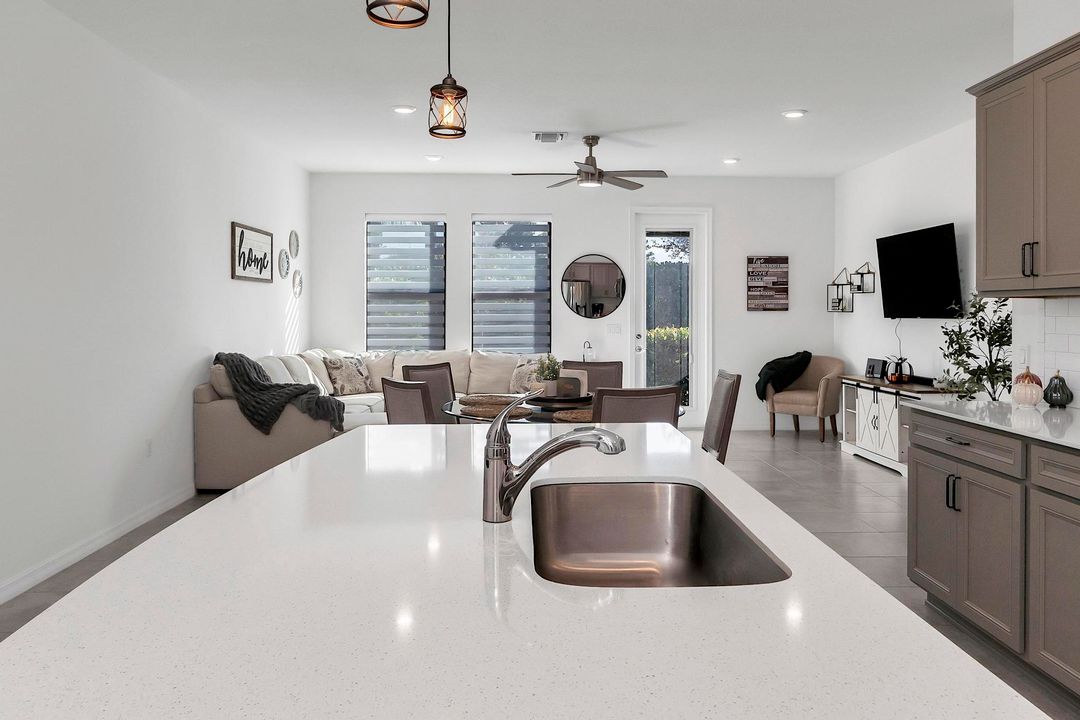 For Sale: $475,000 (3 beds, 2 baths, 1826 Square Feet)