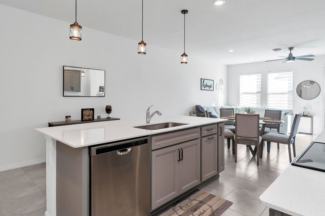 For Sale: $475,000 (3 beds, 2 baths, 1826 Square Feet)