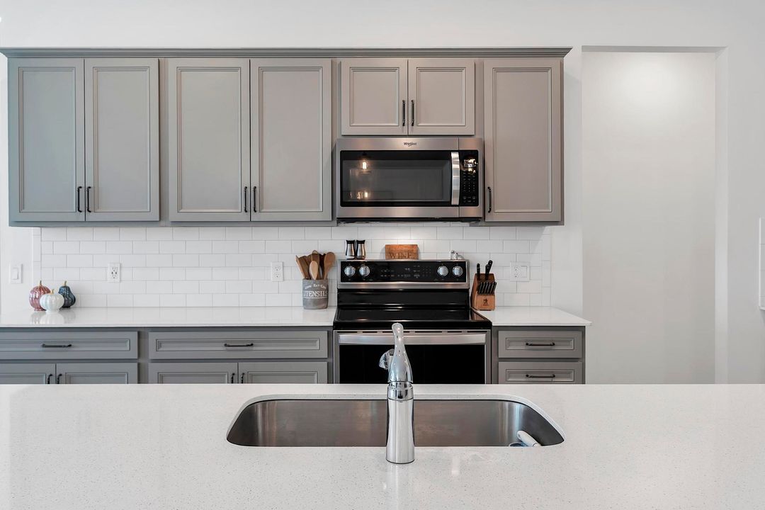 For Sale: $475,000 (3 beds, 2 baths, 1826 Square Feet)