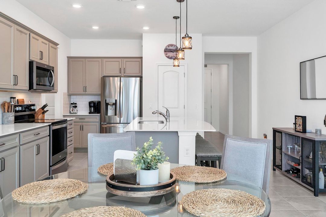 For Sale: $475,000 (3 beds, 2 baths, 1826 Square Feet)