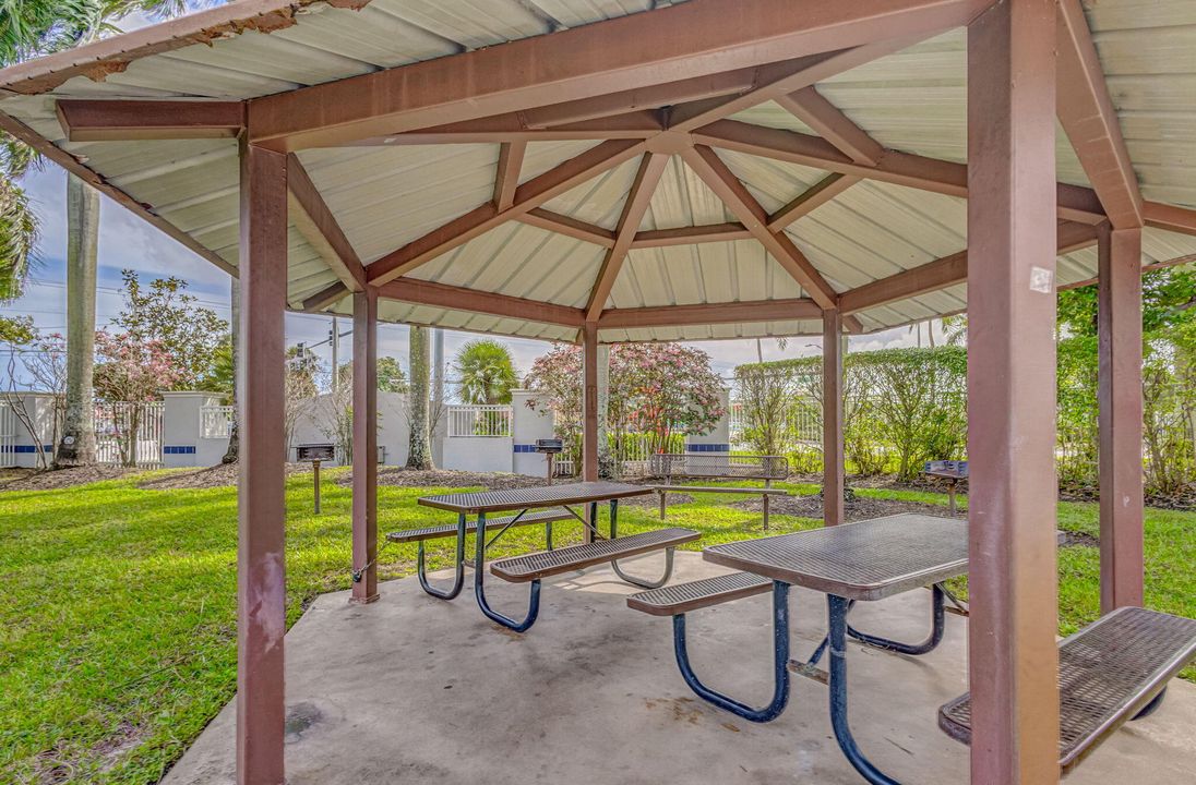 Active With Contract: $449,900 (3 beds, 2 baths, 2040 Square Feet)