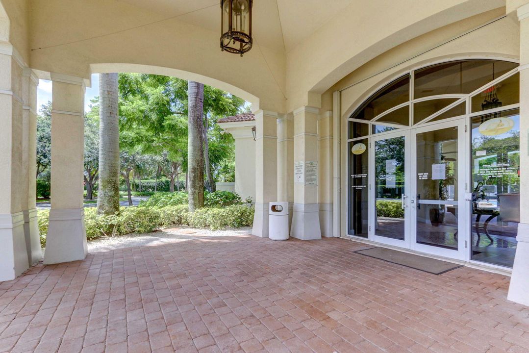 Active With Contract: $449,900 (3 beds, 2 baths, 2040 Square Feet)