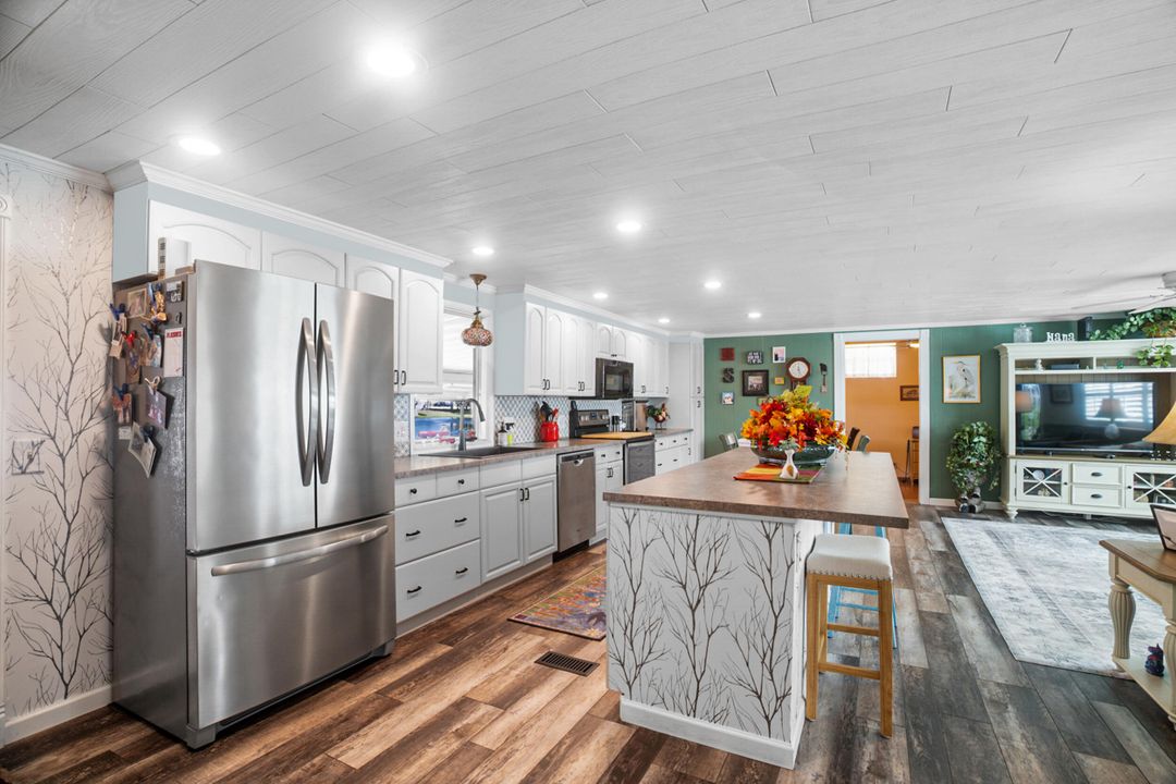 For Sale: $219,900 (3 beds, 2 baths, 1692 Square Feet)