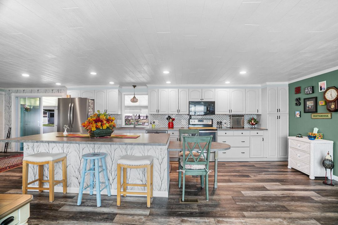 For Sale: $219,900 (3 beds, 2 baths, 1692 Square Feet)