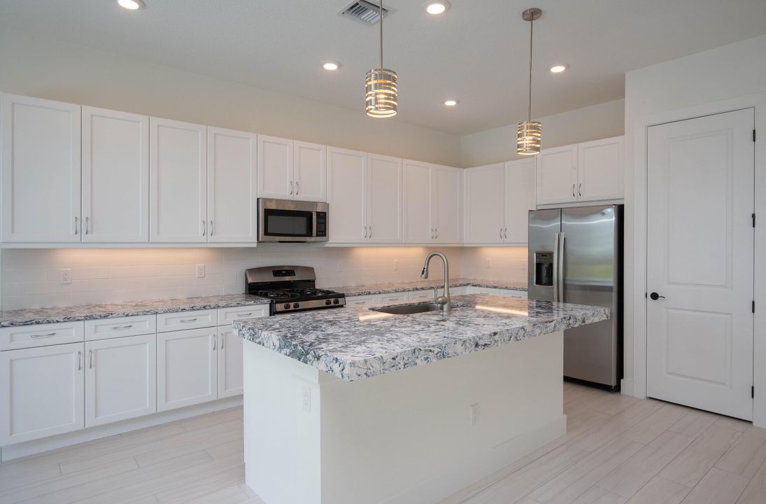 For Rent: $5,750 (3 beds, 3 baths, 2217 Square Feet)