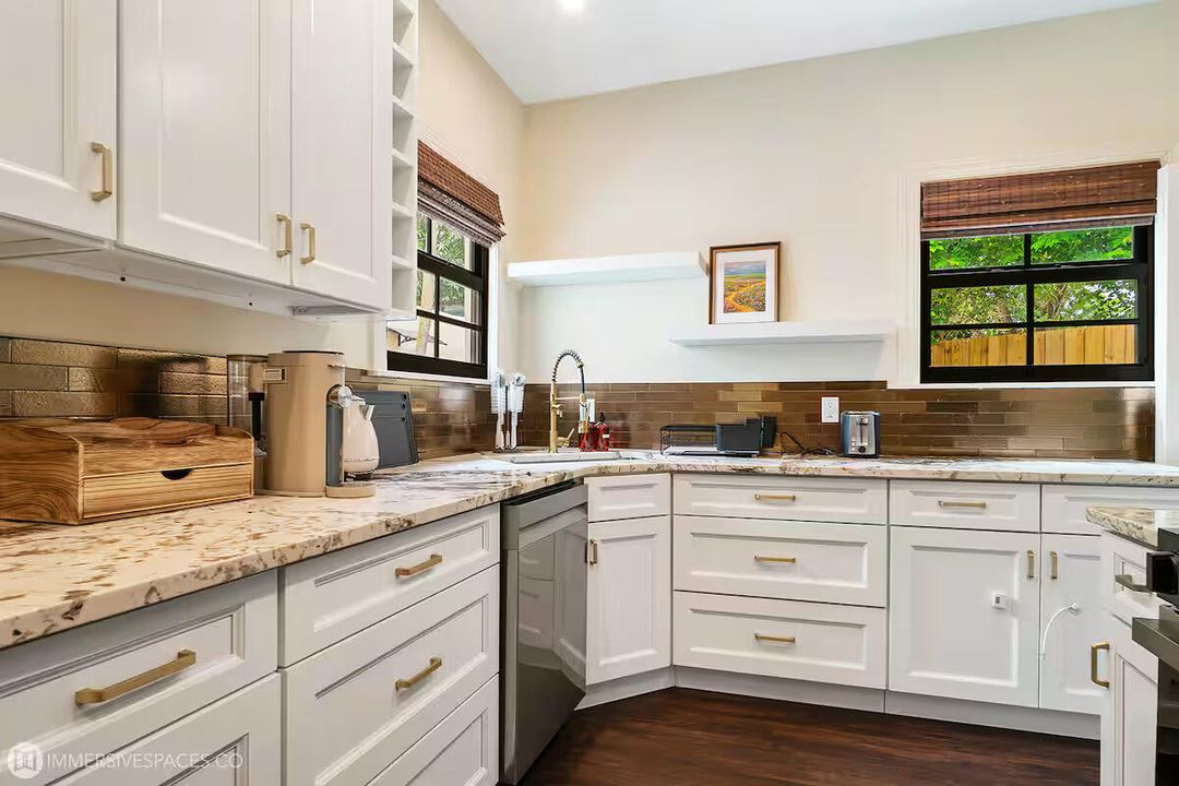 For Sale: $1,400,000 (4 beds, 4 baths, 1322 Square Feet)