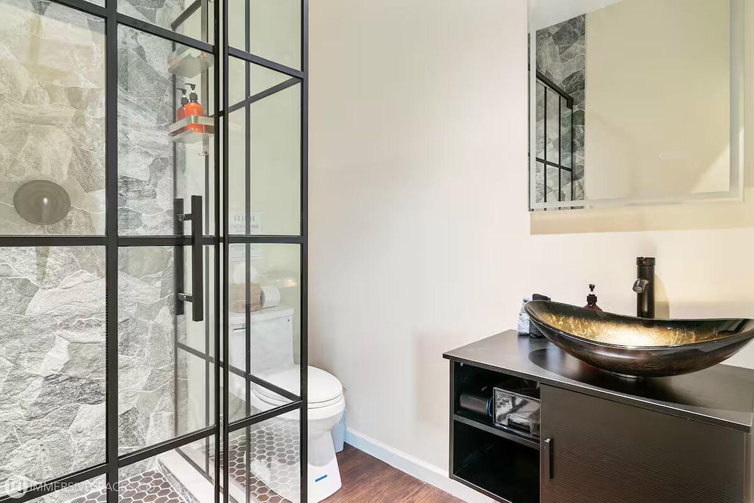 For Sale: $1,400,000 (4 beds, 4 baths, 1322 Square Feet)