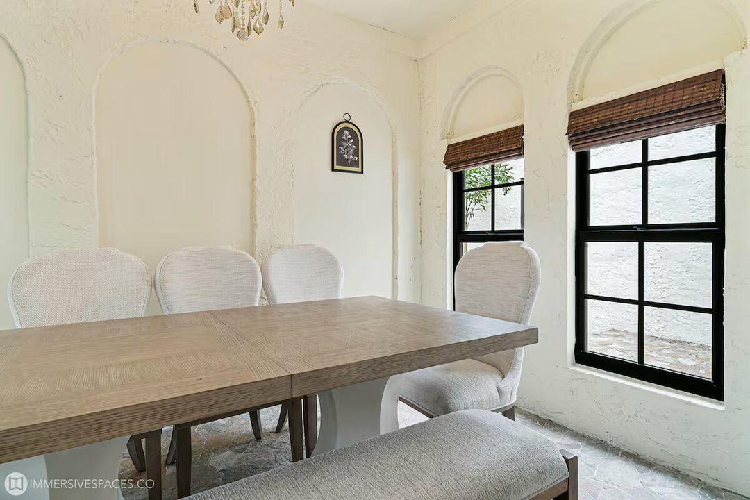 For Sale: $1,400,000 (4 beds, 4 baths, 1322 Square Feet)