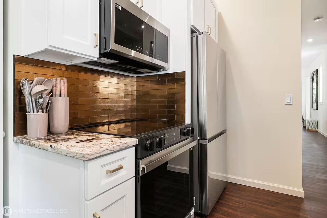 For Sale: $1,400,000 (4 beds, 4 baths, 1322 Square Feet)