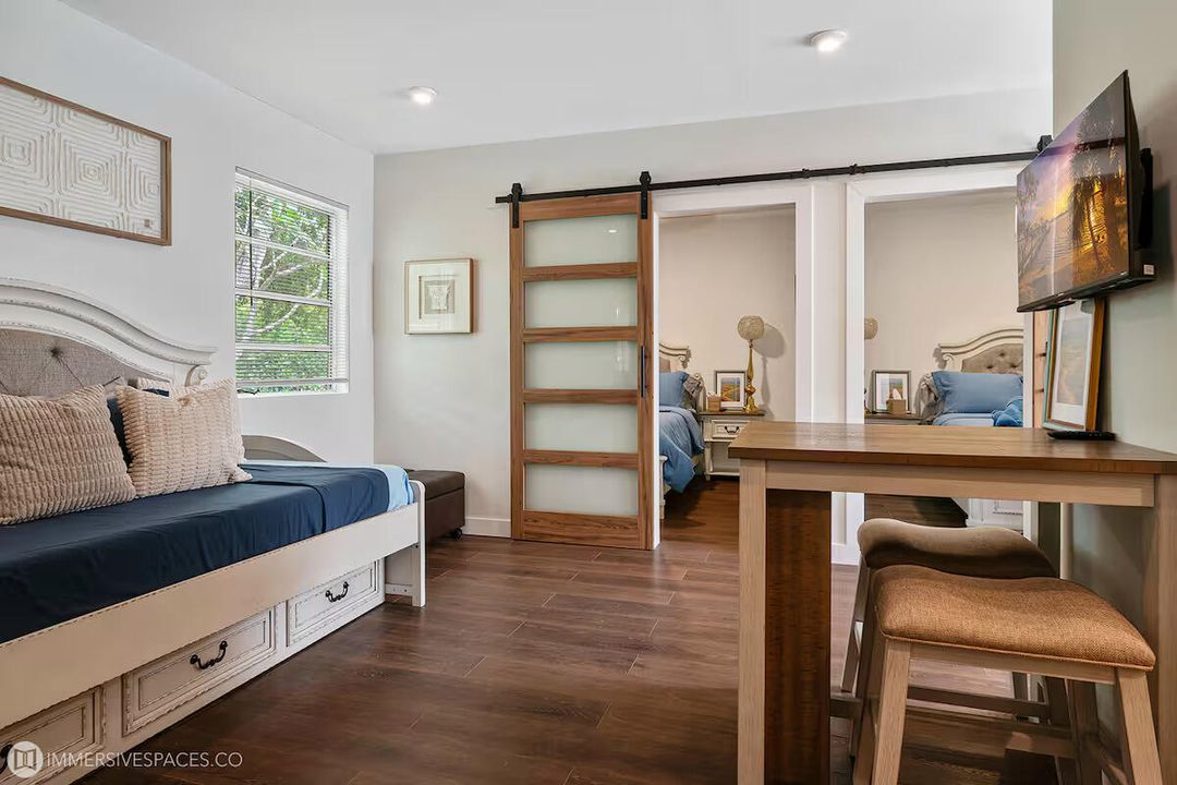 For Sale: $1,400,000 (4 beds, 4 baths, 1322 Square Feet)