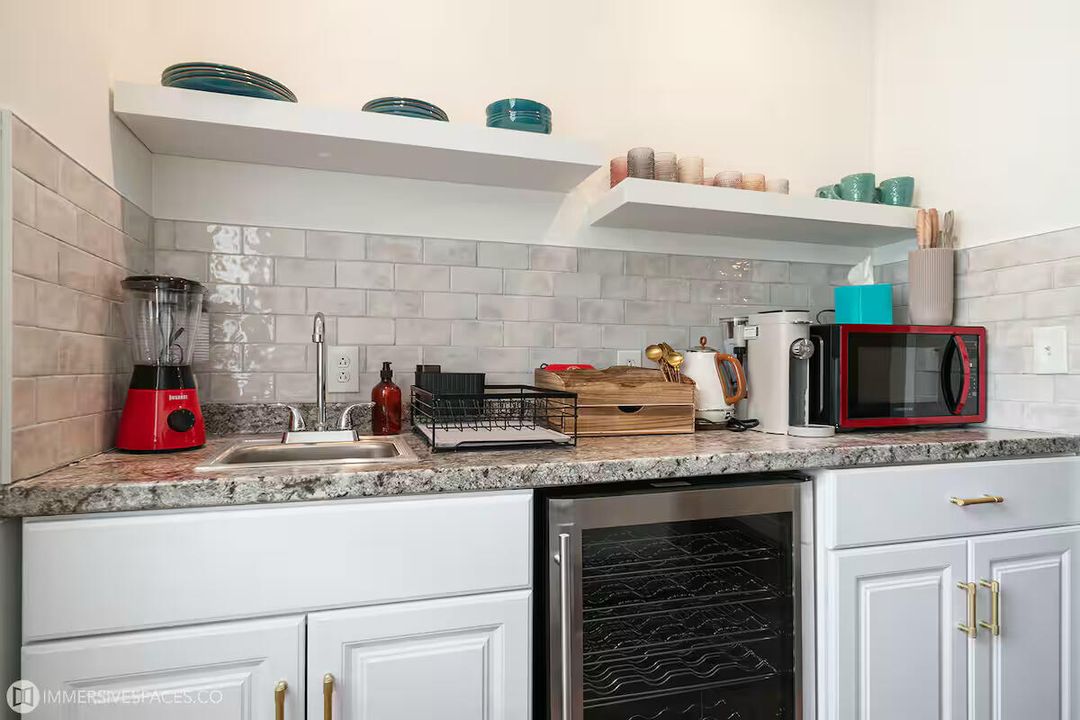 For Sale: $1,400,000 (4 beds, 4 baths, 1322 Square Feet)