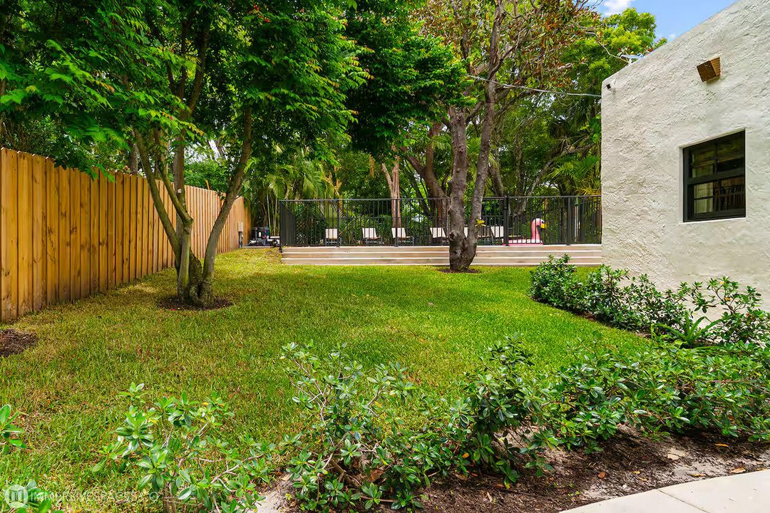 For Sale: $1,400,000 (4 beds, 4 baths, 1322 Square Feet)